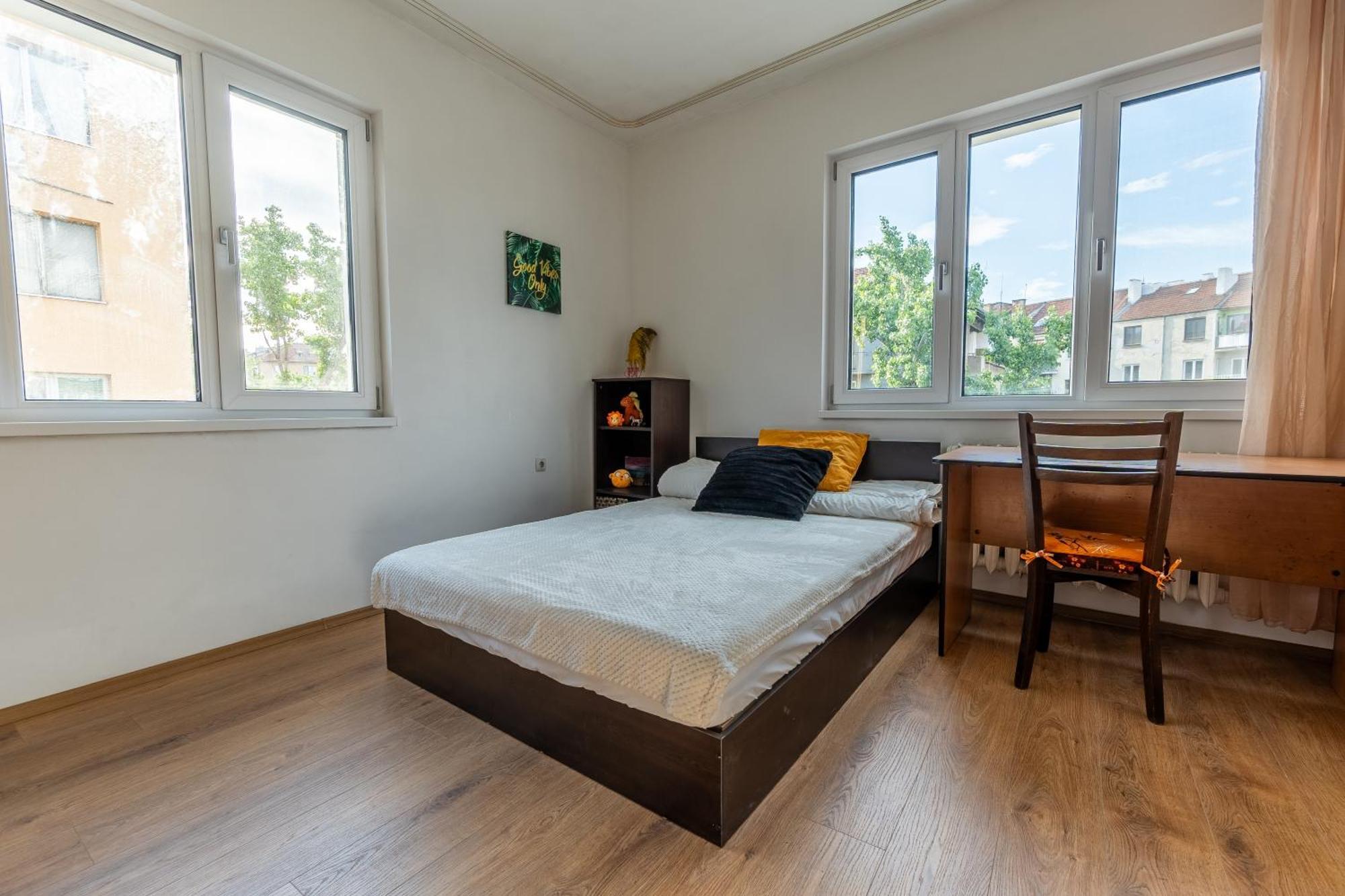 3-br *